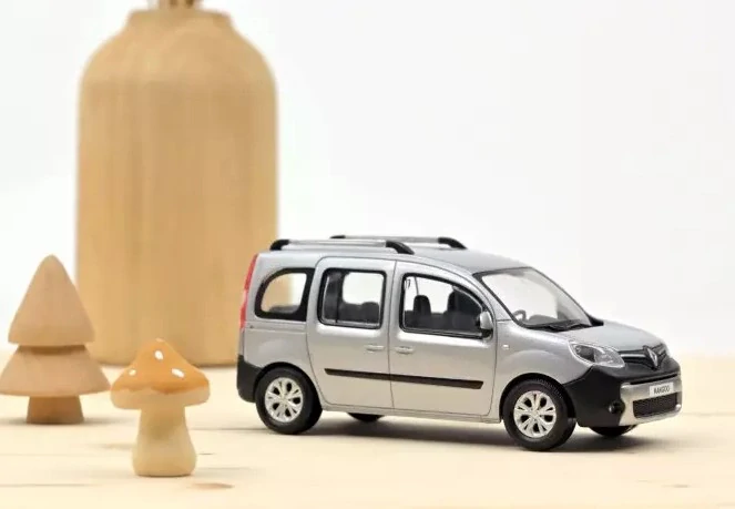 1:43 Renault Kangoo Ludospace 2013 Silver - Norev