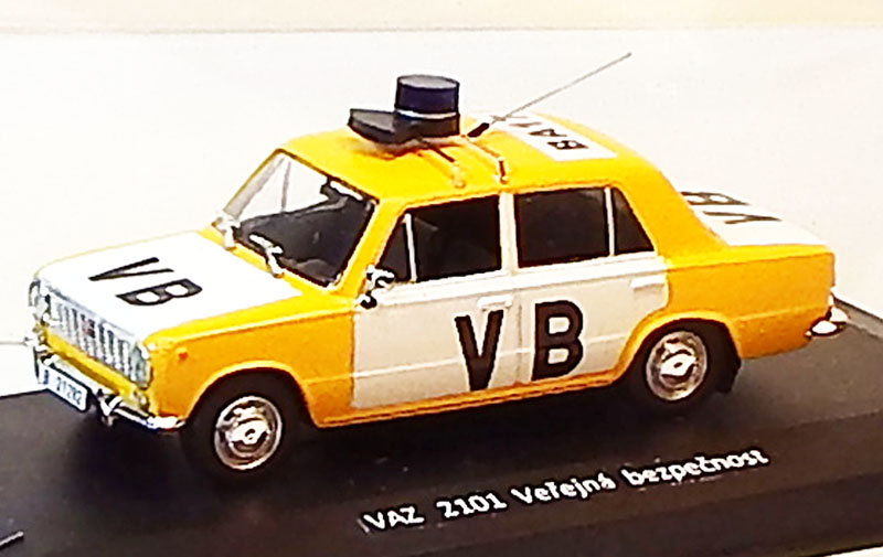 1:43 VAZ 2101 VB, maják na rampě, ruční práce