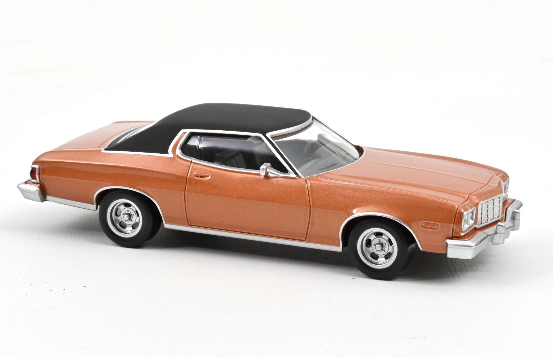 1:43 Ford Gran Torino 1974 Chesnut brown - Norev