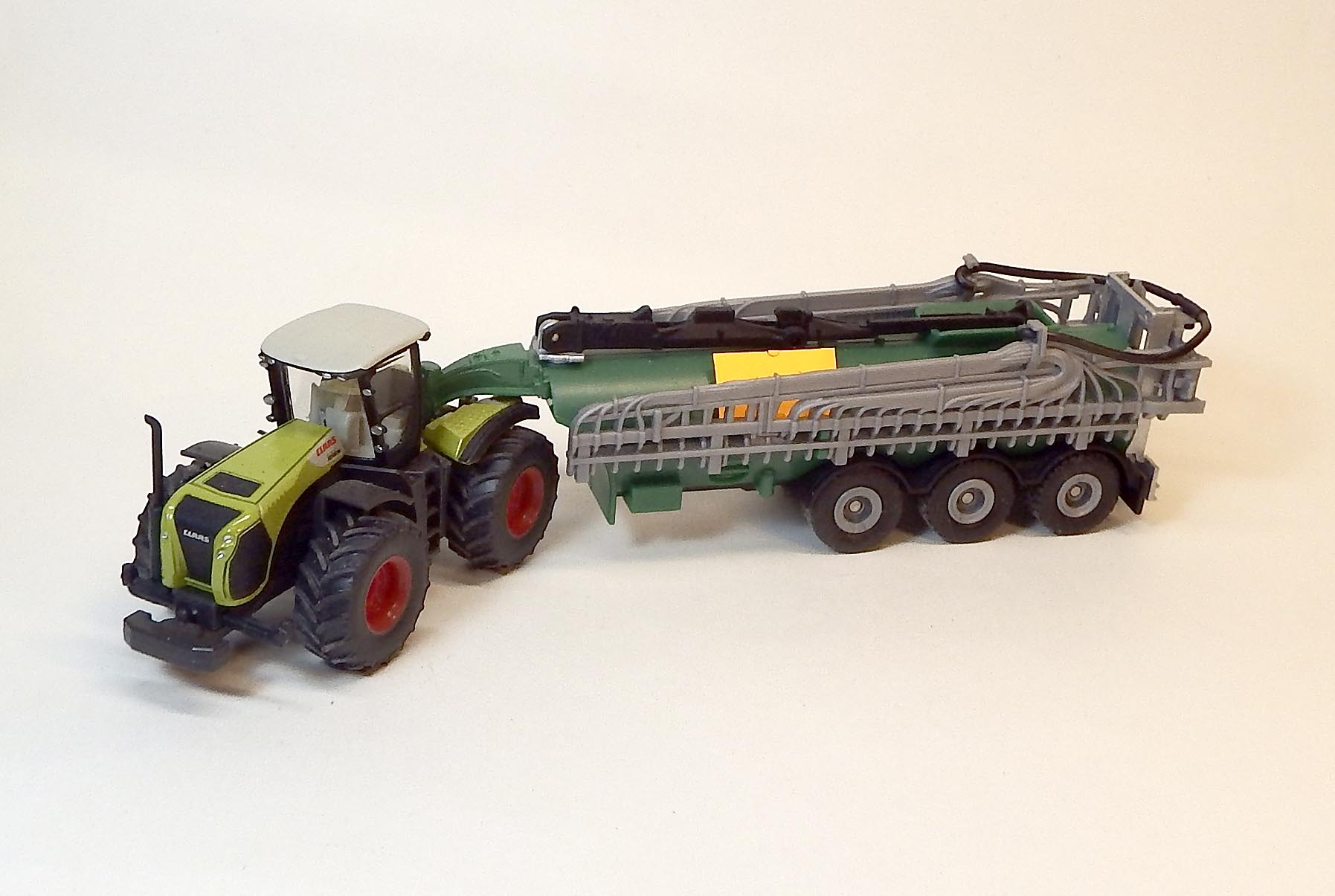 1:87 Traktor Class Xerion s cisternou, bazar, bez krabičky - Siku