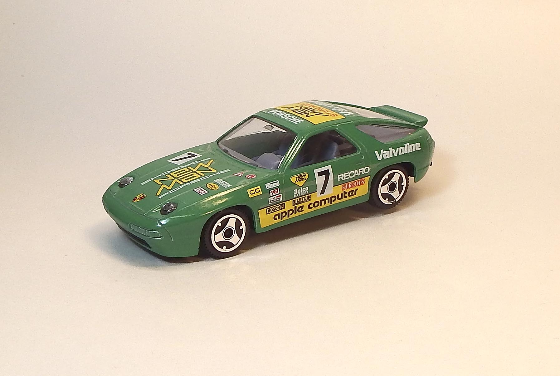 1:43 Porsche 928 S4, bazar, bez krabičky - Bburago