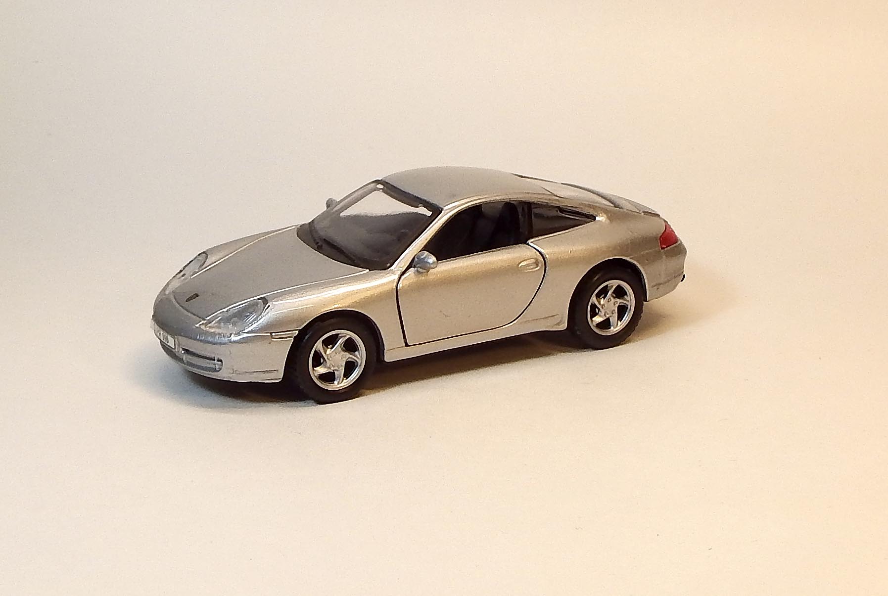 1:43 Porsche 911 Carrera, bazar, bez krabičky - Maisto