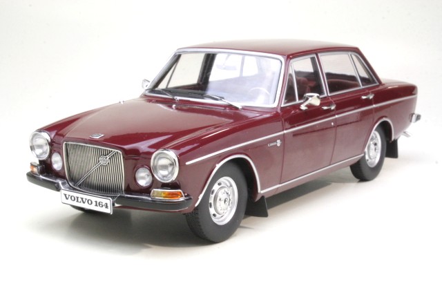 1:18 Volvo 164 (1970) wine red - Triple9