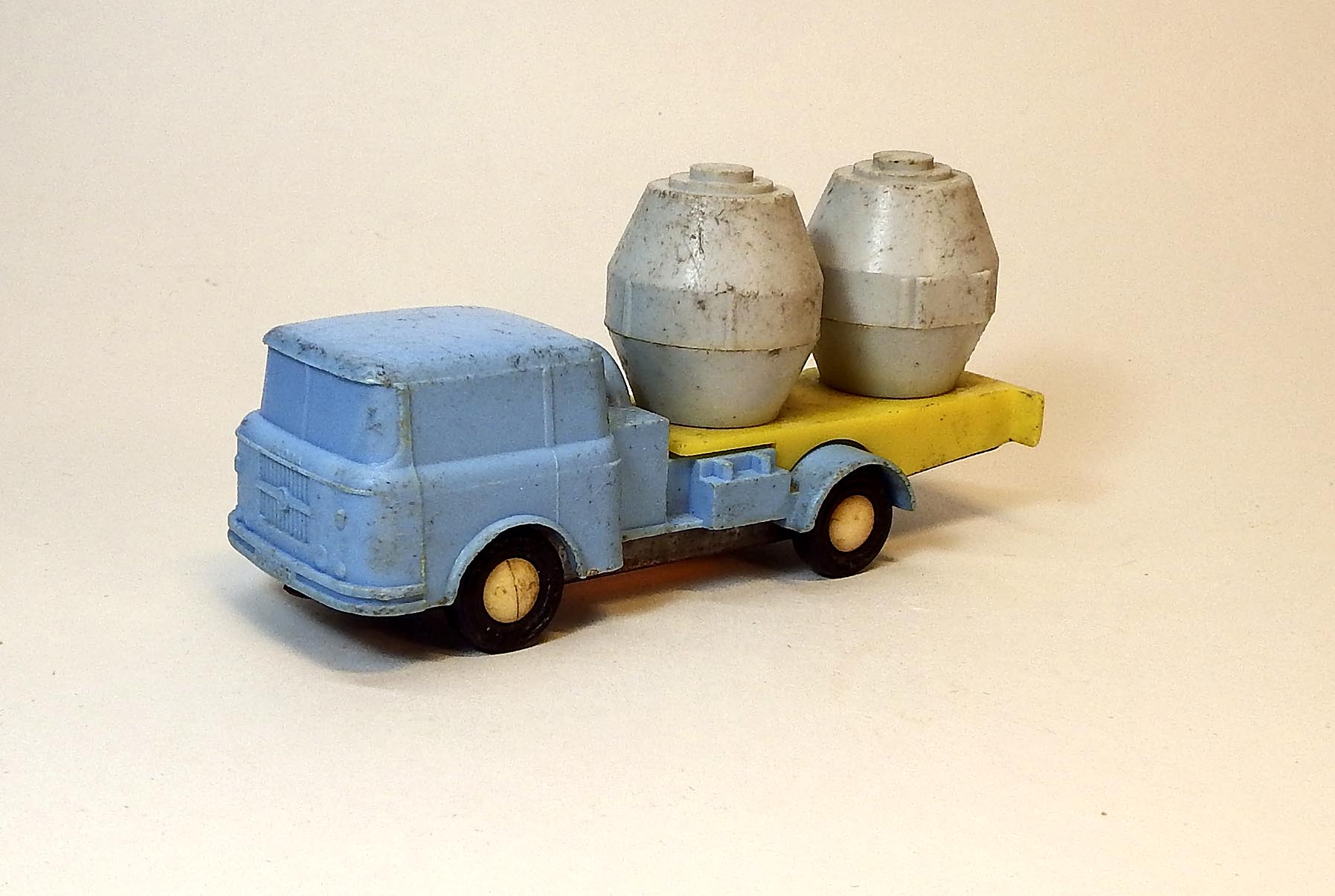 Škoda 706, přeprava cementu - hračka, bazar - Igra