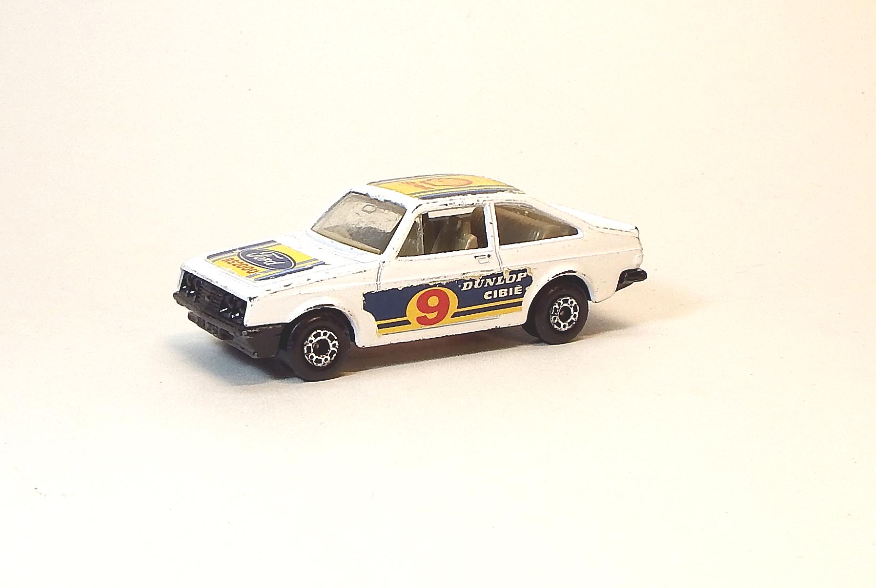 MB-9 Ford Escort RS2000, bazar, bez krabičky, poškozený - Matchbox