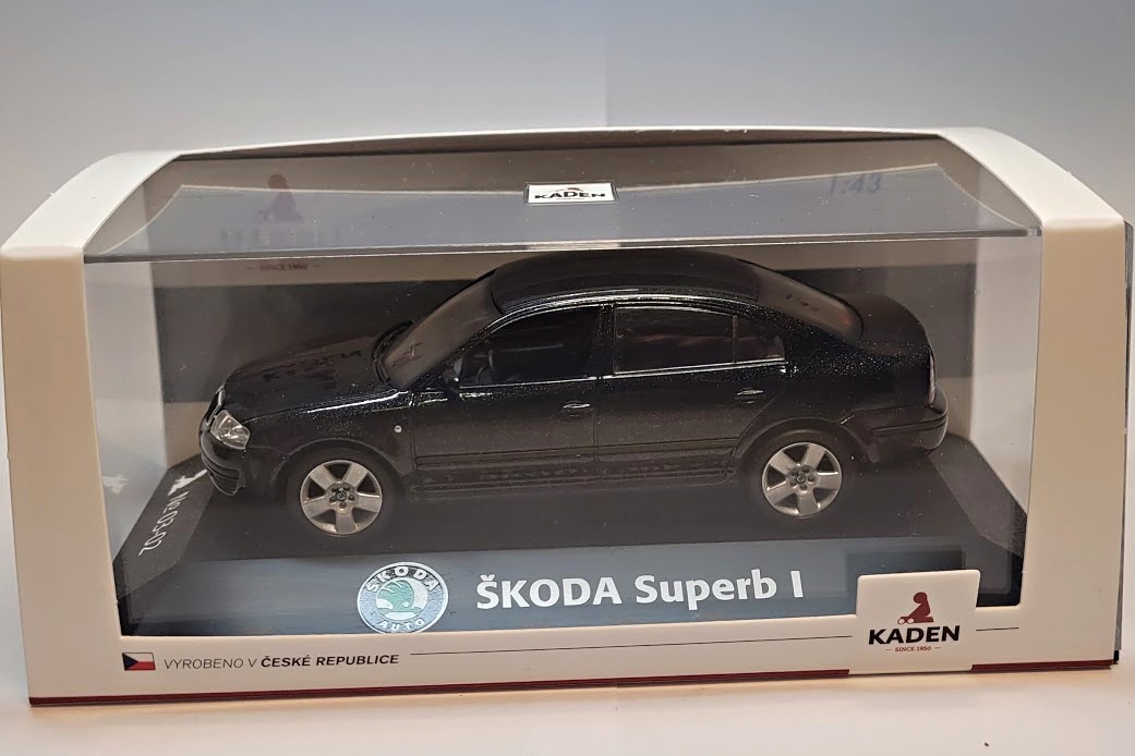 1:43 Škoda Superb I, černý - Kaden