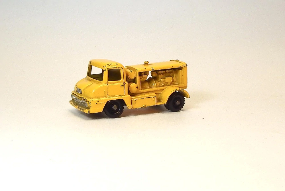 MB-28 Thames Trader Compressor Truck, bazar, bez krabičky - Matchbox