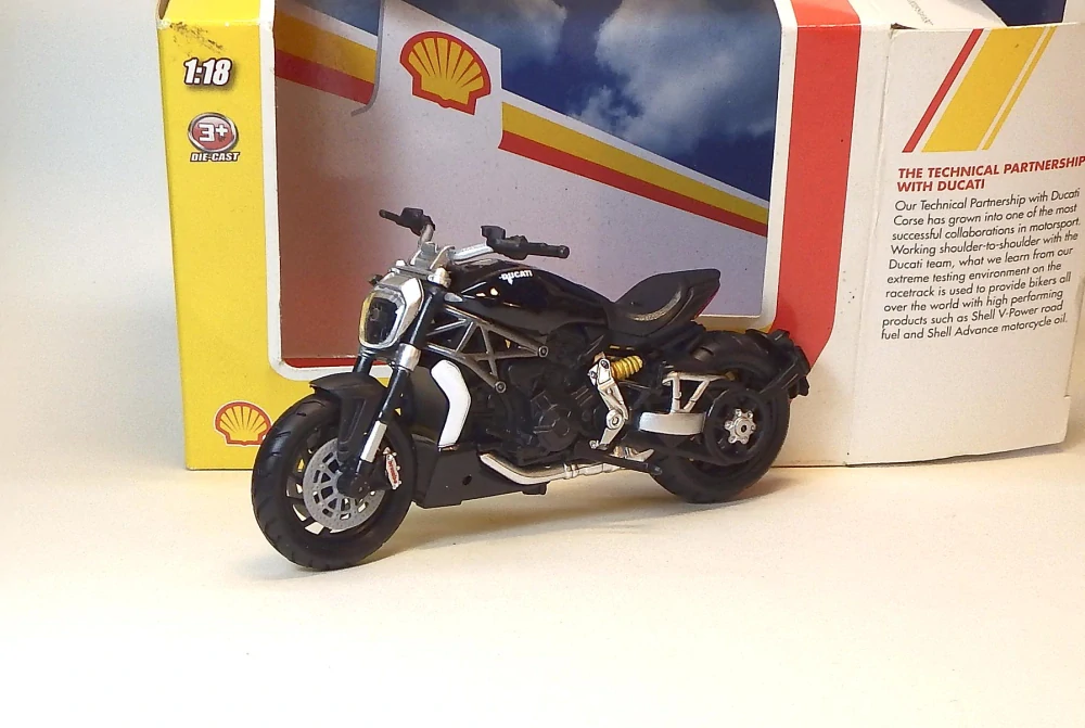 1:18 Ducati X Diavel S, bazar - Bburago