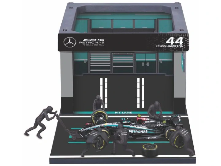 1:43 MERCEDES-AMG PETRONAS FORMULA ONE TEAM F1 W14 E PERFORMANCE #44 LEWIS HAMILTON 2023 - PIT PASS SET - Bburago
