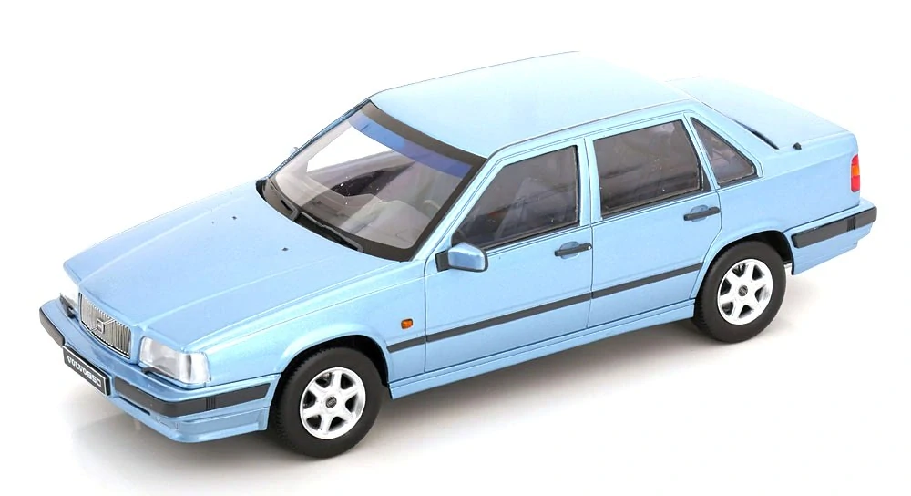 1:18 Volvo 850 1993, poškozený - chybí část kliky u dvěří - Triple9