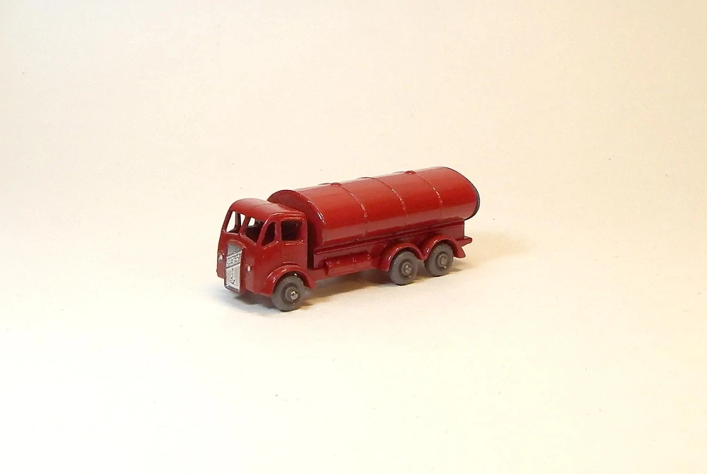 MB-11 Petrol Tanker, bazar, bez krabičky - Moko Lesney