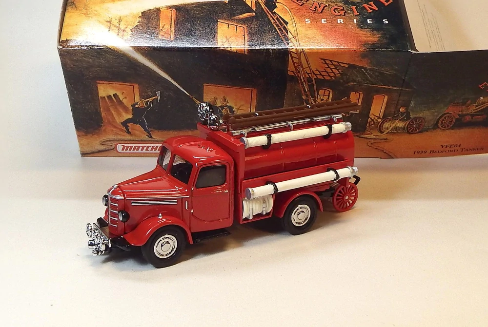 YFE04 1939 Bedford Tanker - hasiči, bazar - Matchbox Yesteryear