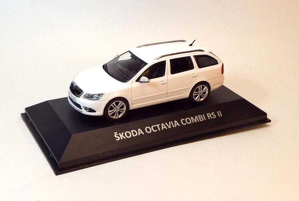 1:43 Škoda Octavia Combi RS II, bazar - DeAgostini