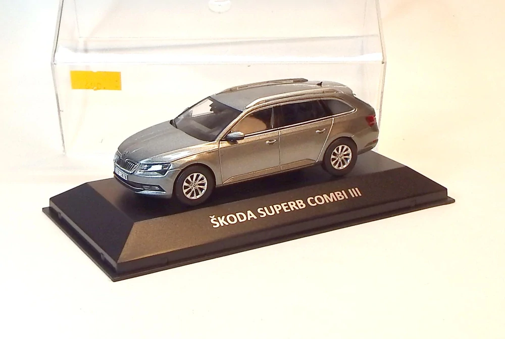 1:43 Škoda Superb Combi III - DeAgostini
