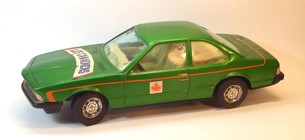 BMW 633 Csi, stará hračka, materiál plech, cca 35 cm., bazar - Jonstra