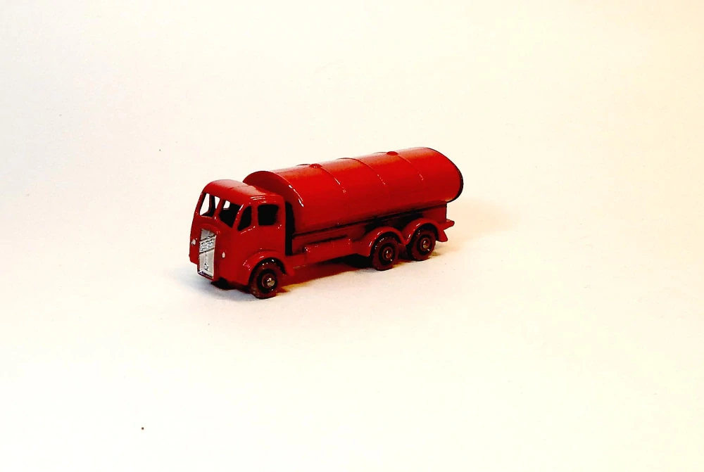 MB-11 Petrol Tanker, bazar, bez krabičky - Moko Lesney