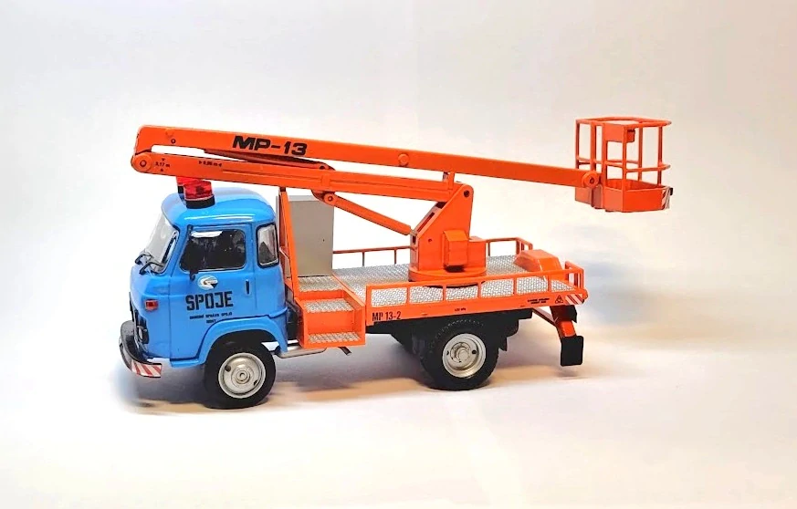 1:43 Avia A31 spoje, ruční práce