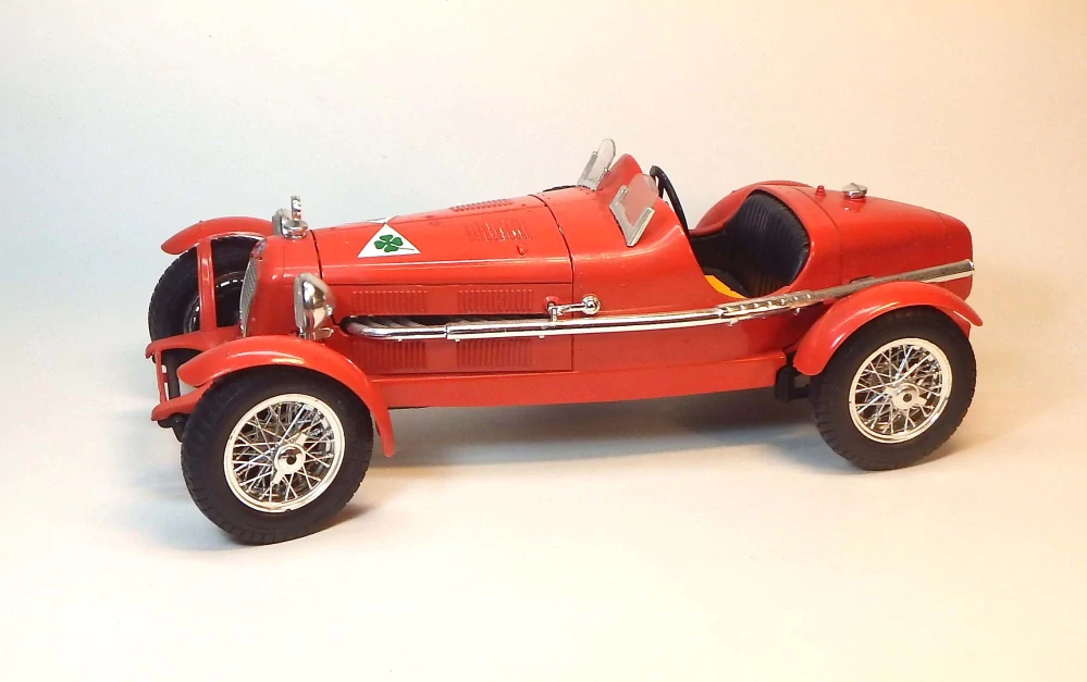 1:18 1934 Alfa Romeo 2300 Monza, bazar, vzácný, poškozený - Bburago