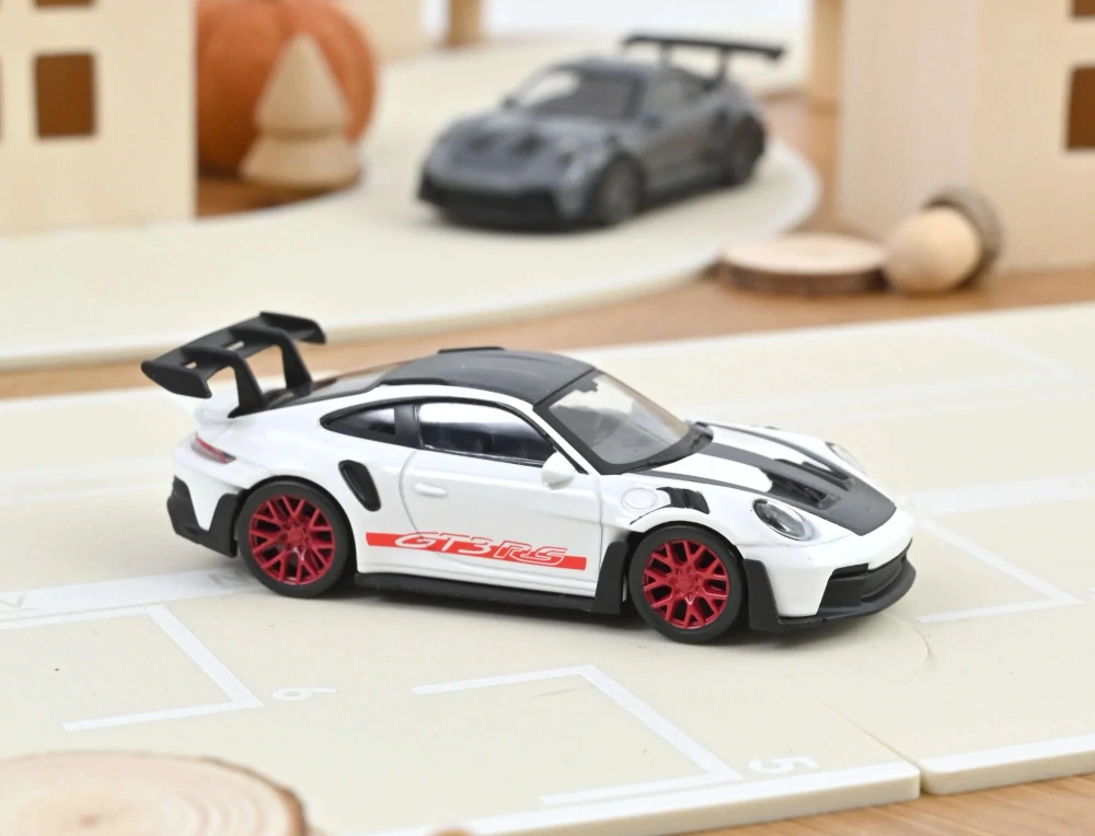 1:43 Porsche 911 GT3 RS 2022 Weiss Weissach Pack Jet car - Norev