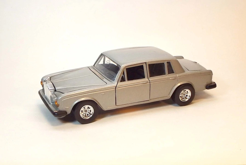 1:24 Rolls Royce Silver Shadow, bazar - Bburago