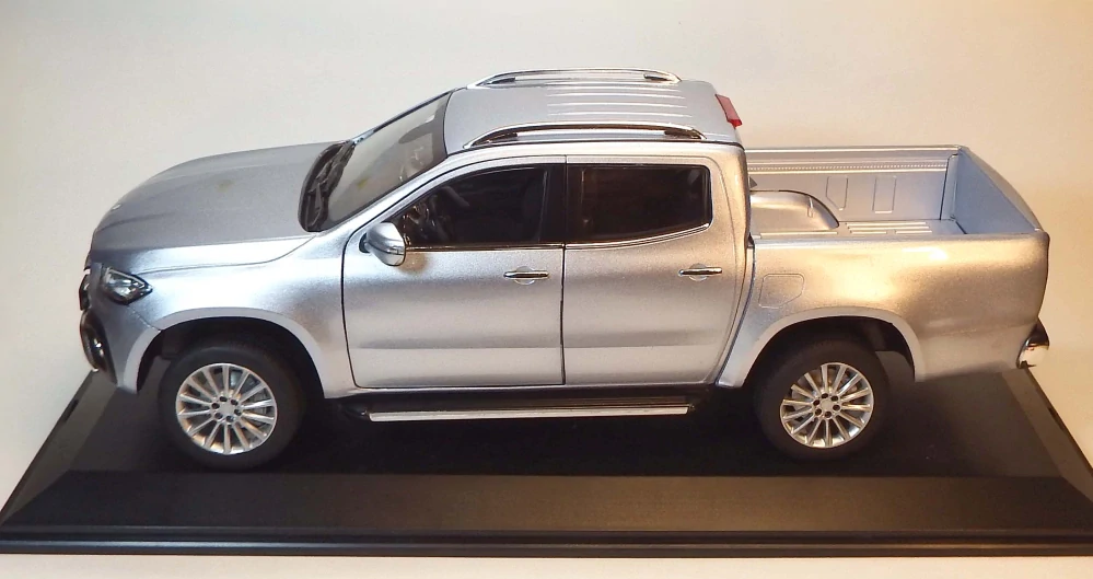 1:18 2017 Mercedes Benz X Class, bazar - Norev