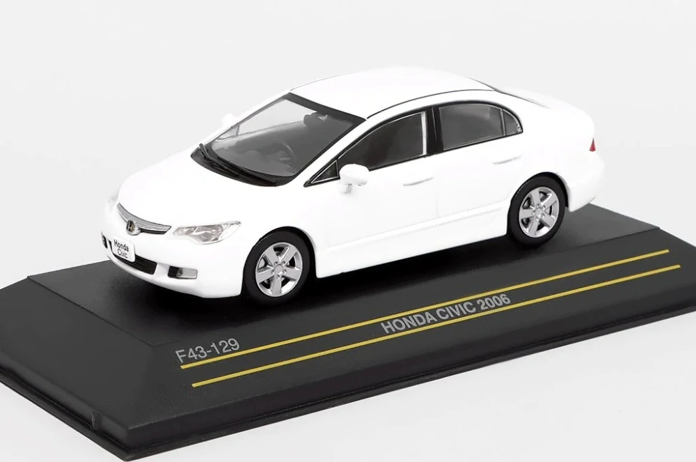 1:43 Honda Civic 2006, bílá - First 43 Models