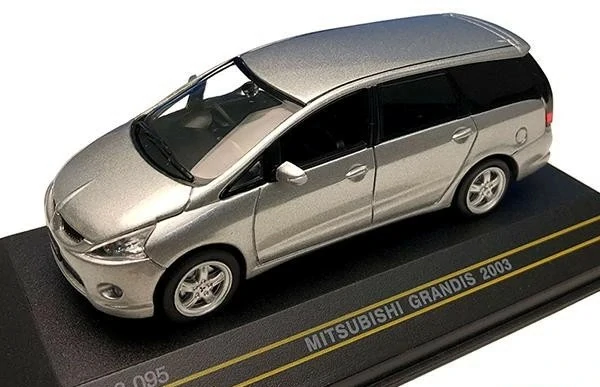 1:43 Mitsubishi Grandis 2003, stříbrná - First 43 Models
