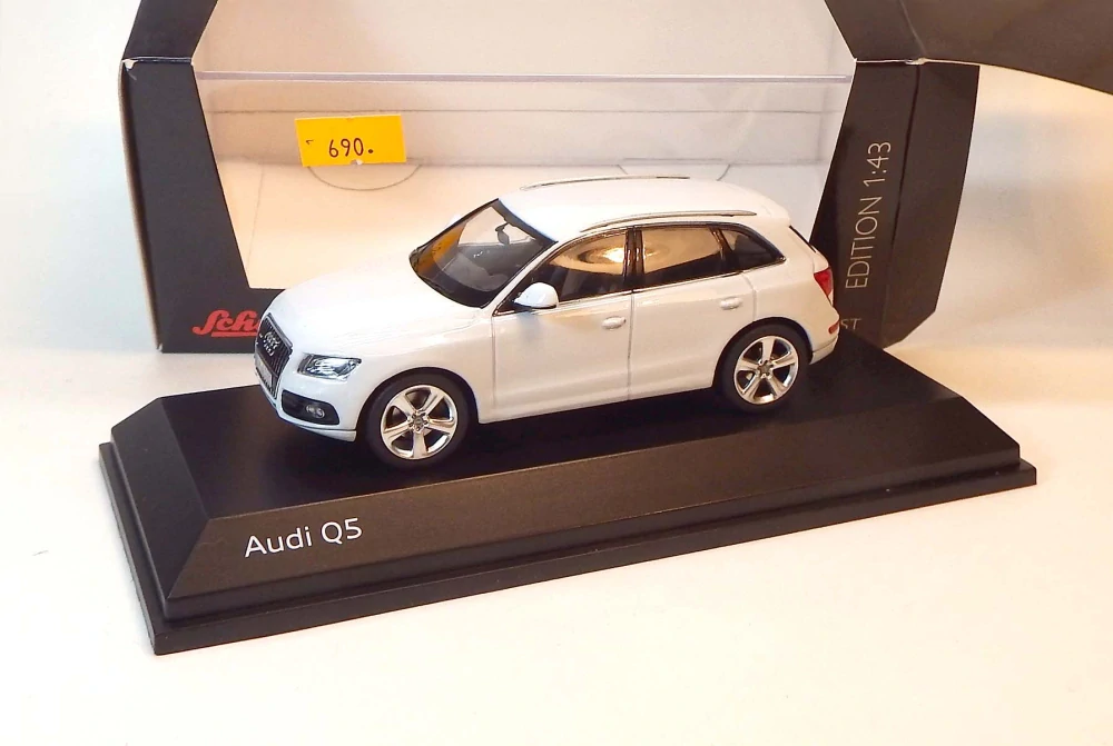 1:43 Audi Q5, bazar - Schuco
