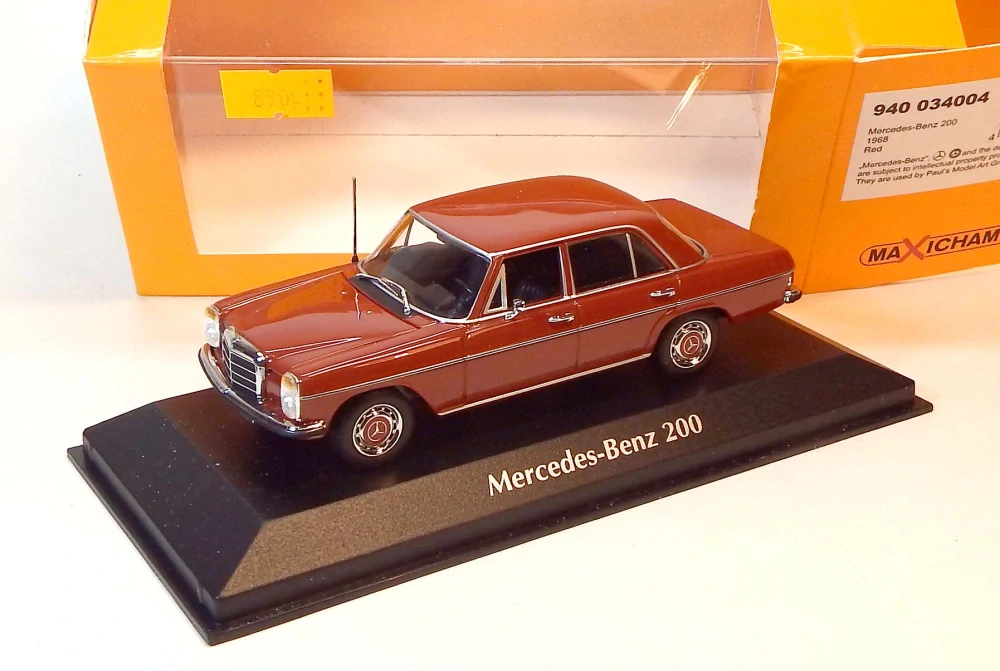 1:43 1968 Mercedes-Benz 200, bazar - Maxichamps