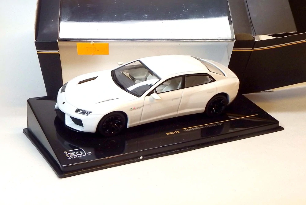 1:43 Lamborghini Estoque, bazar - ixo