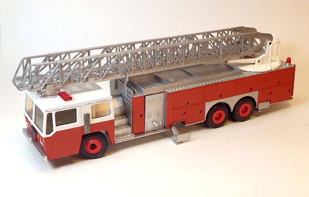 1:50 Emergency One - hasičský žebřík, bazar - Conrad