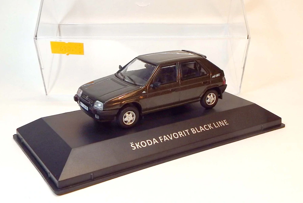 1:43 Škoda Favorit Black Line, bazar - DeAgostini