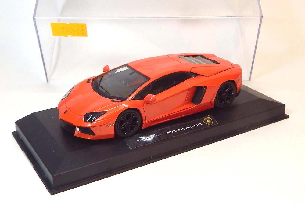 1:43 Lamborghini Aventador, bazar - Minichamps