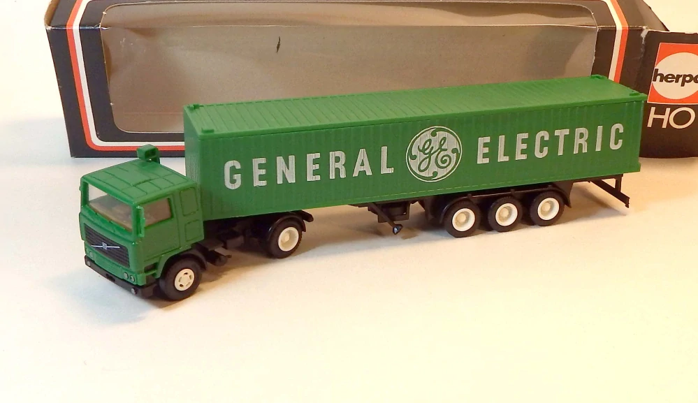 1:87 Kamion Volvo F12, bazar - Herpa