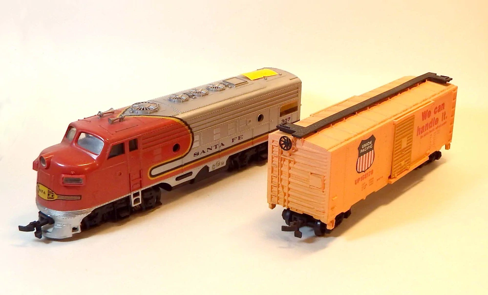 H0 Lokomotiva Santa Fe FA-7 + vagon Union Pacific, bazar - Bachman