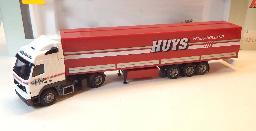 1:87 Kamion Volvo, bazar - AWM