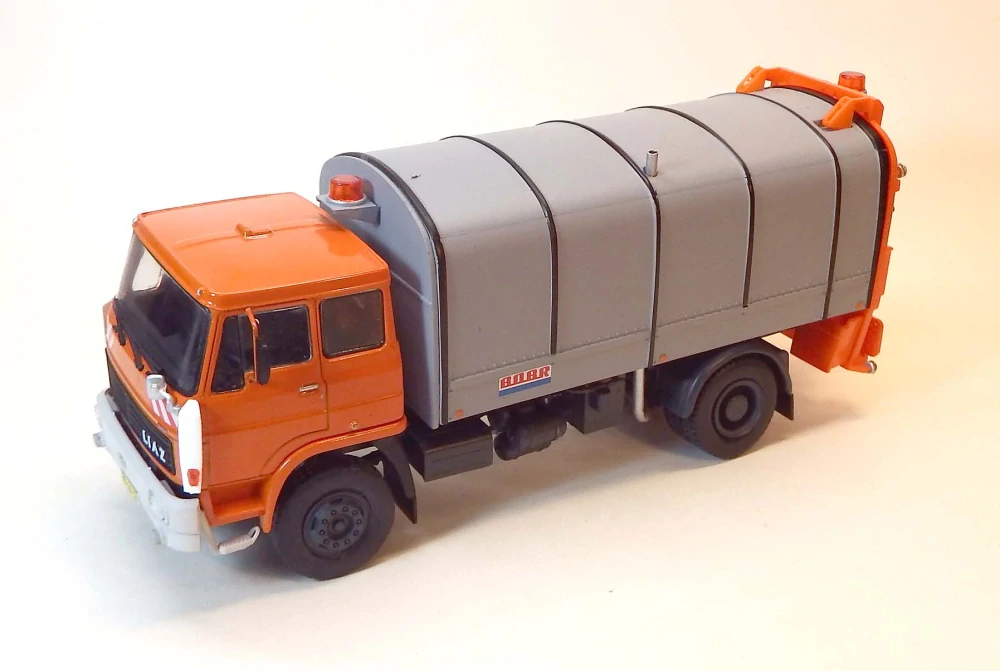 1:43 LIAZ 110.820 Bobr 12-1, bazar - DeAgostini
