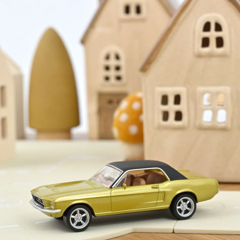 1:43 Ford Mustang Coupe 1968 Gold Jet-car - Norev