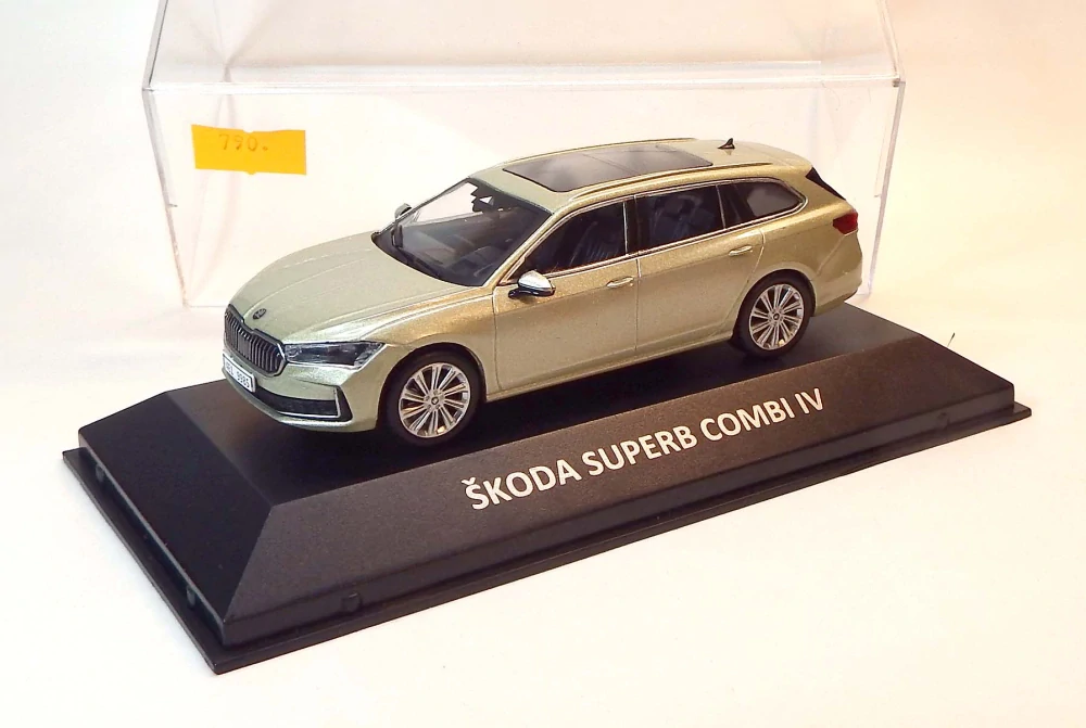 1:43 Škoda Superb Combi IV, bazar - DeAgostini