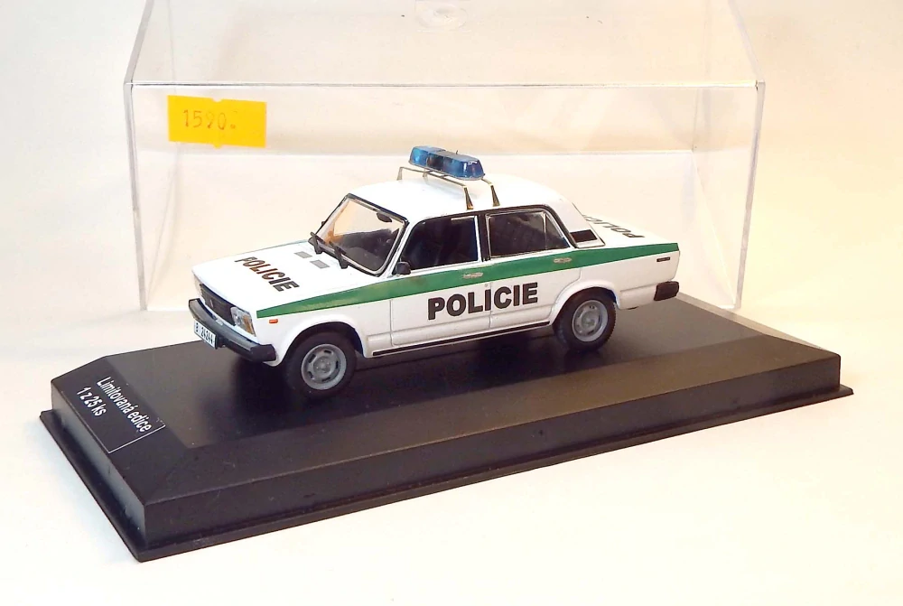 1:43 VAZ 2105 Policie, ruční práce