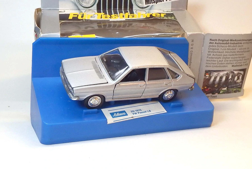 1:43 VW Passat LS, bazar - Schuco