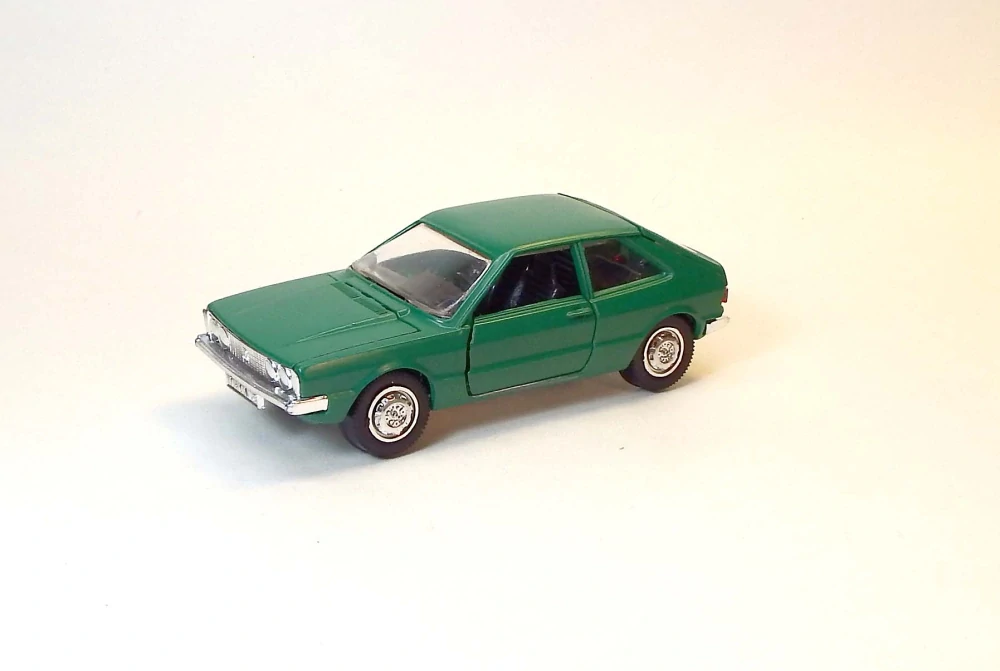 1:43 VW Scirocco, bazar - Schuco