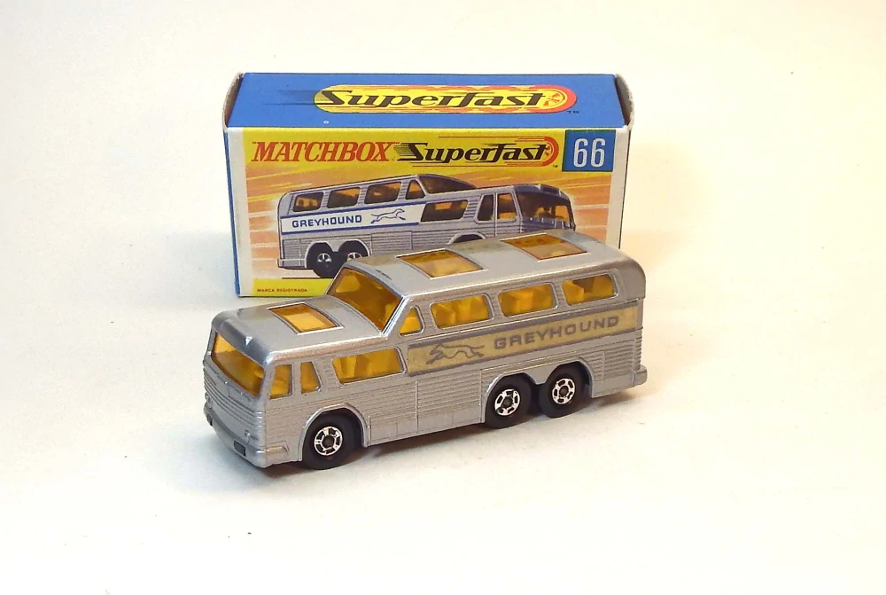 MB-66 Greyhound Coach, bazar, vynikající stav - Matchbox