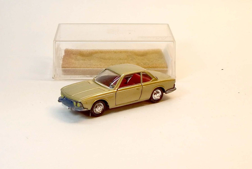1:66 BMW 2800 CS, bazar - Schuco