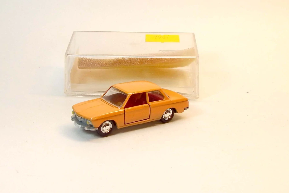 1:66 BMW 1600, bazar - Schuco