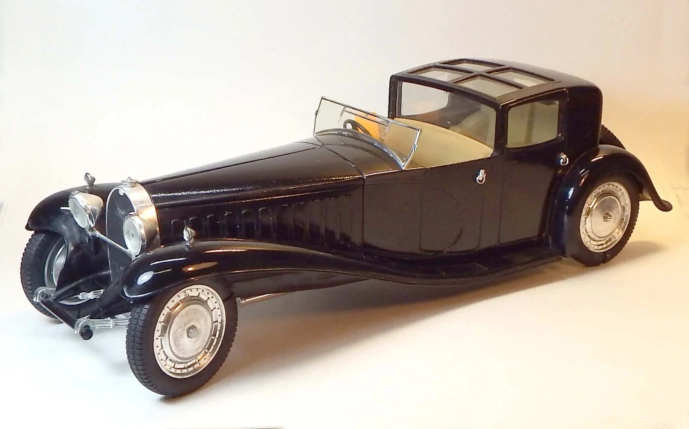 1:18 1930 Bugatti Royale Type 41, bazar, poškozený - prasklé pneu - Bburago