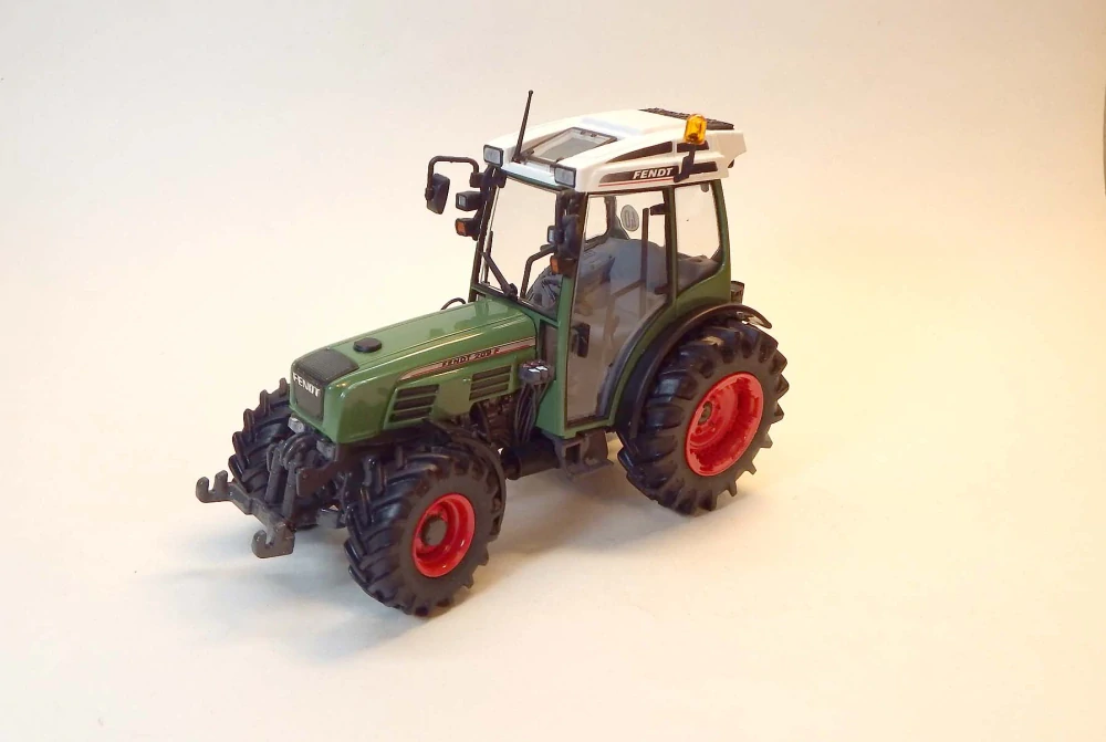 1:32 Traktor Fendt 209F, bazar - AGCO
