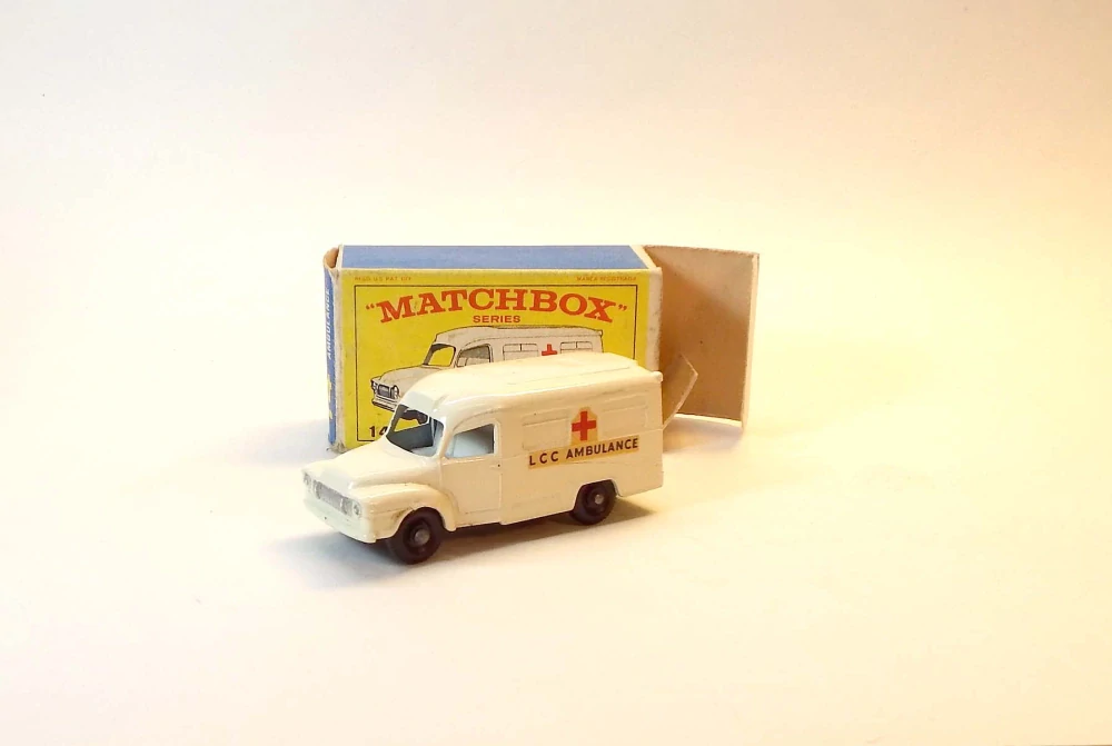 MB-14 Lomas Ambulance, bazar - Matchbox