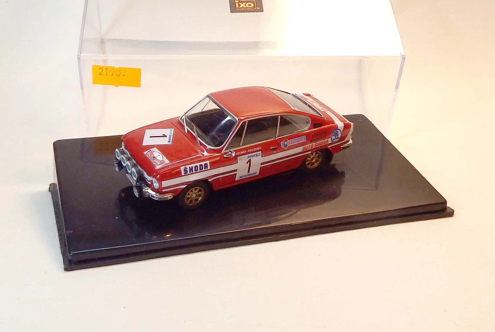 1:43 Škoda 110R, ruční práce