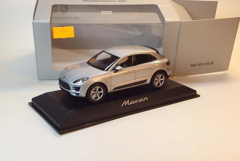 1:43 Porsche Macan, bazar - Minichamps